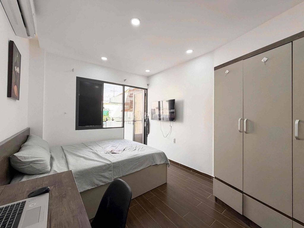 a bedroom-full-salted balconies.