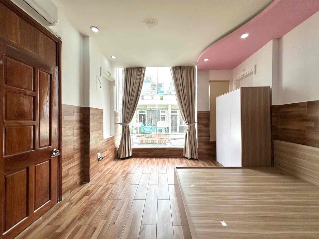 The studio is 35 meters wide and is located right here inart Phan Huy Ích.