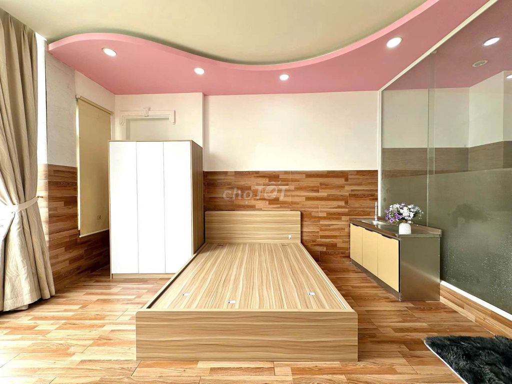 The large window studio nearart Phan Huy Ích ready for the big tub