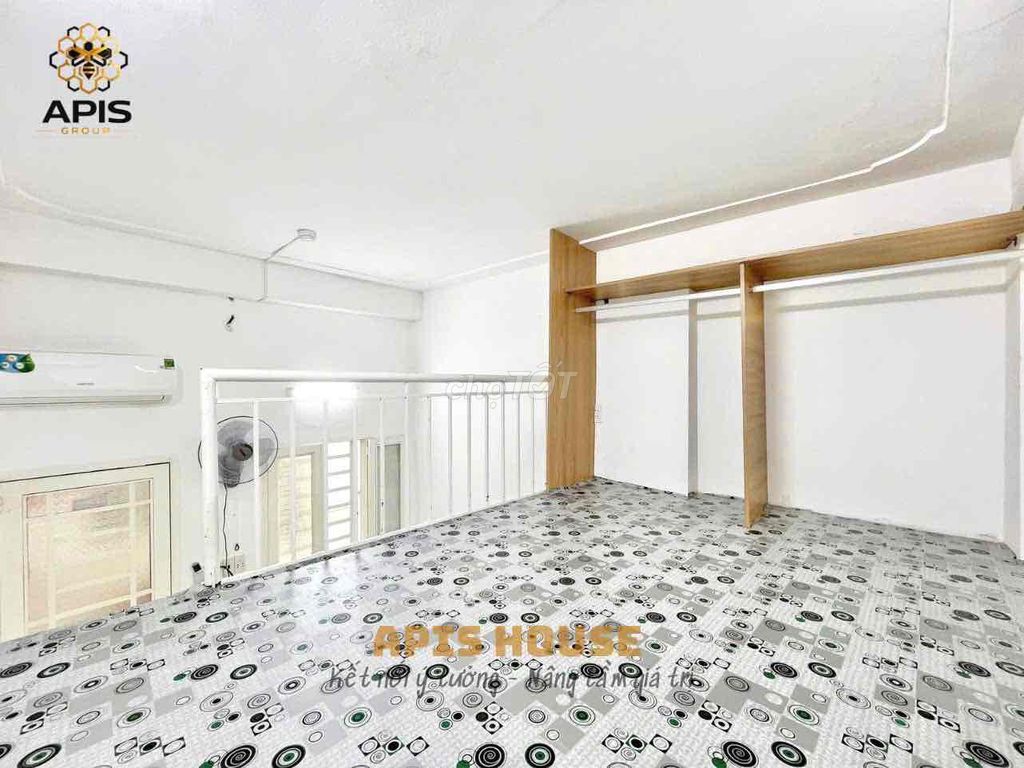 Rents a cheap, furniture-free room - between trade and deed