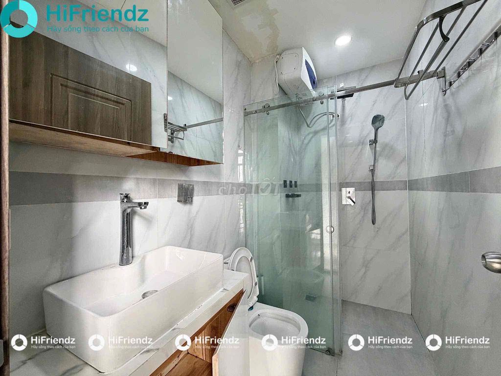 Real, real commitment. A bedroom on Nguyễn Duy Trinh.