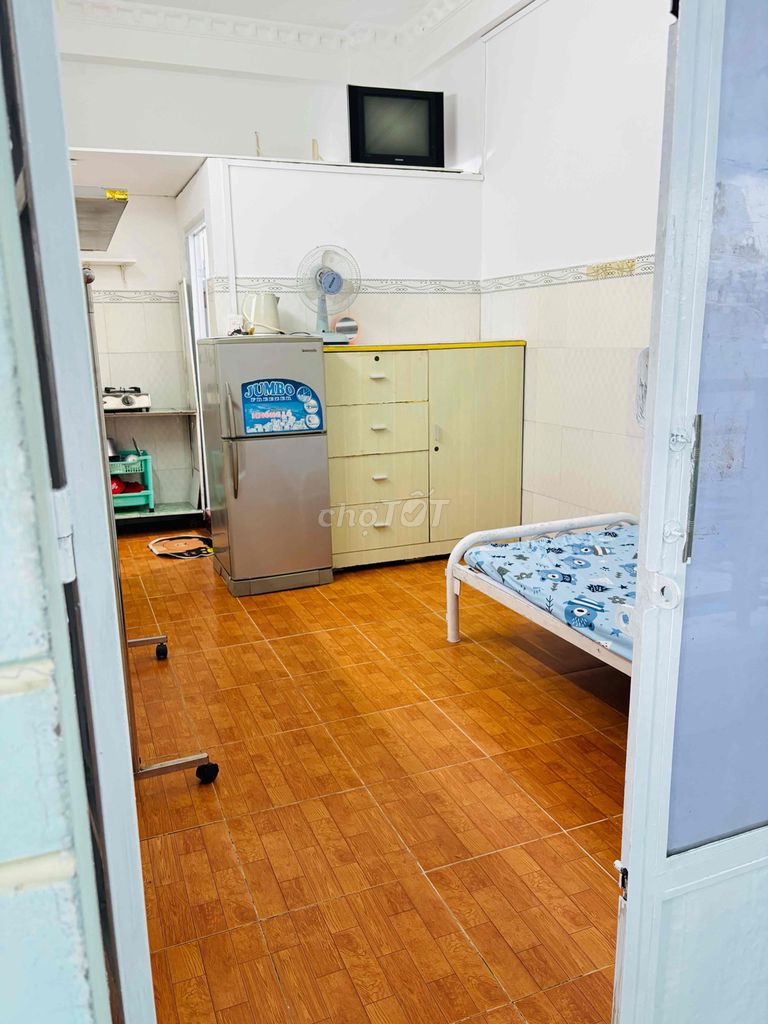 The safe room has interior six.