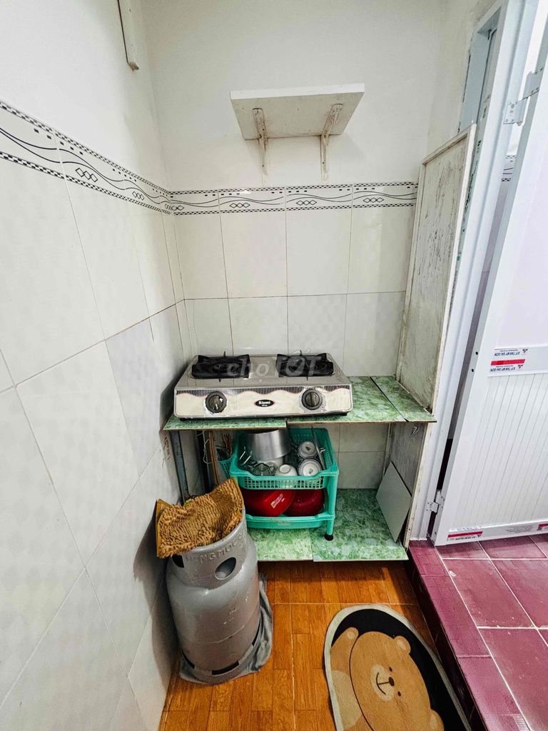 The safe room has interior six.