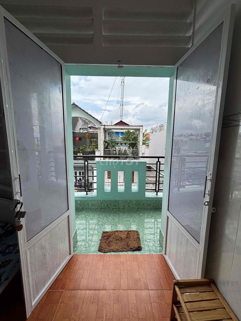 The safe room has interior six.