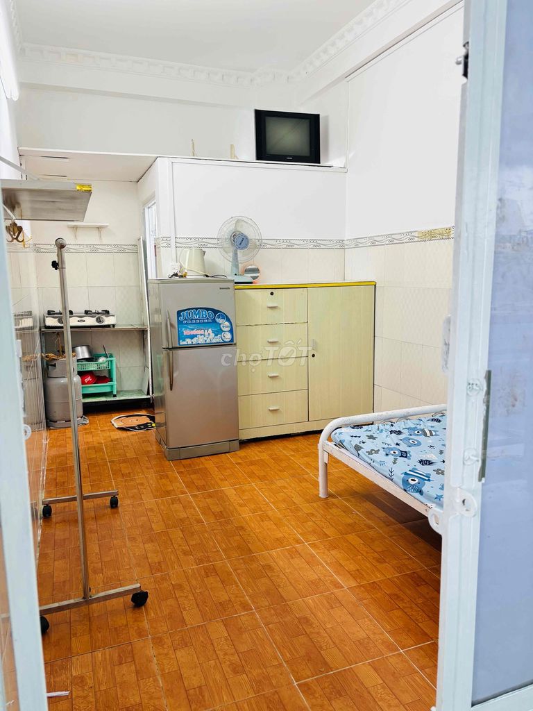 The safe room has interior six.