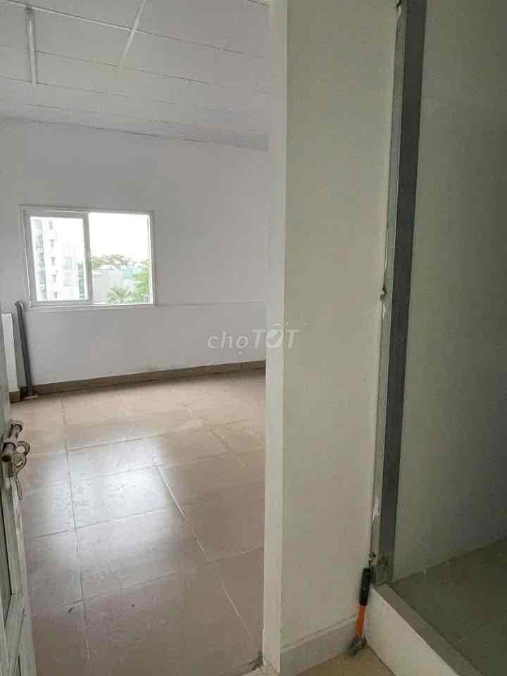Room 30 m2 rents 2.4 million a month at 3549 Phạm Thế Hiển-7. 8
