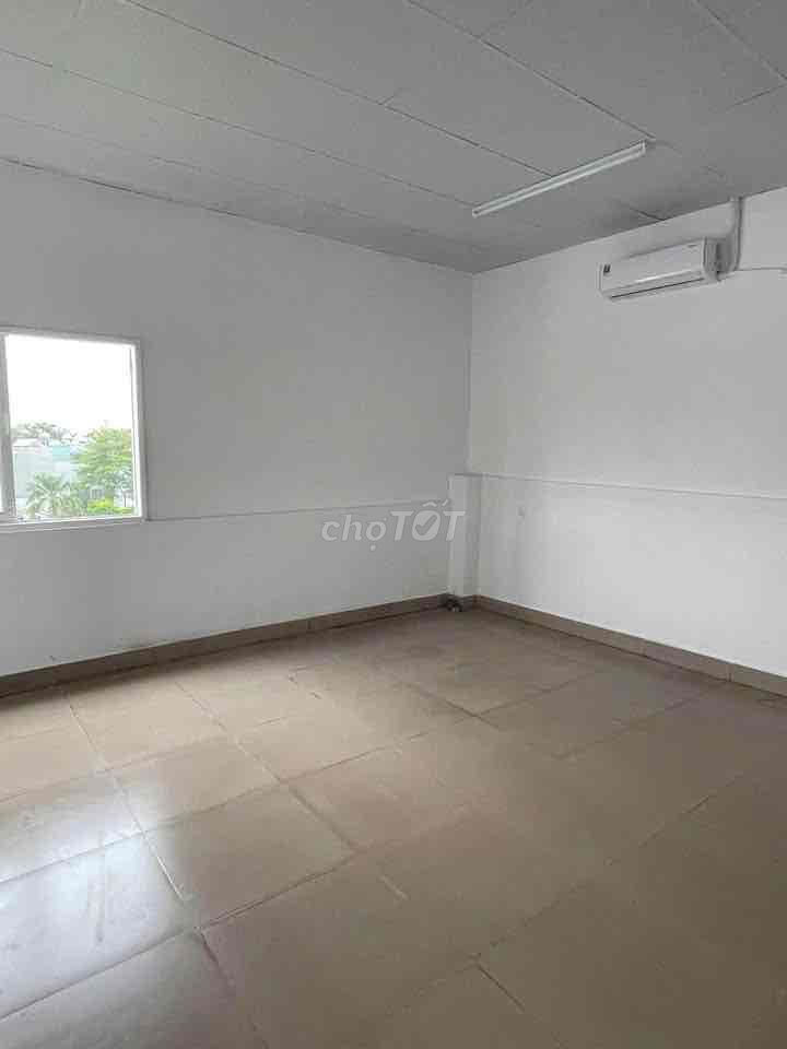 Room 30 m2 rents 2.4 million a month at 3549 Phạm Thế Hiển-7. 8