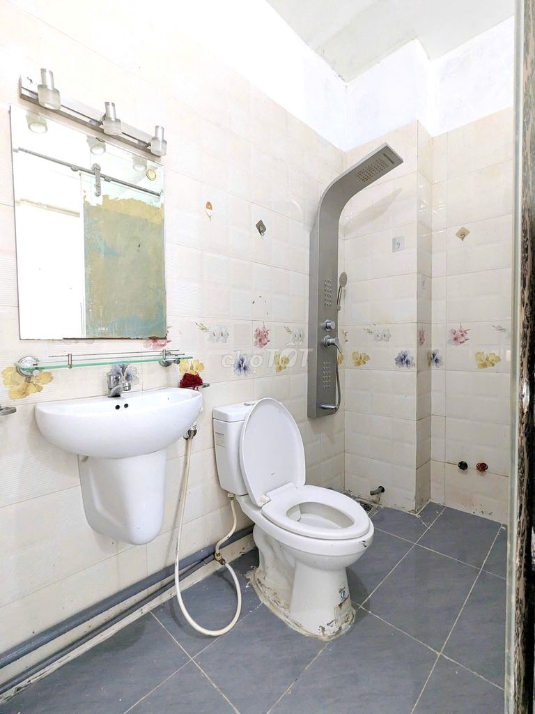 It's the owner of the room with the interior of Gò Vấp County.