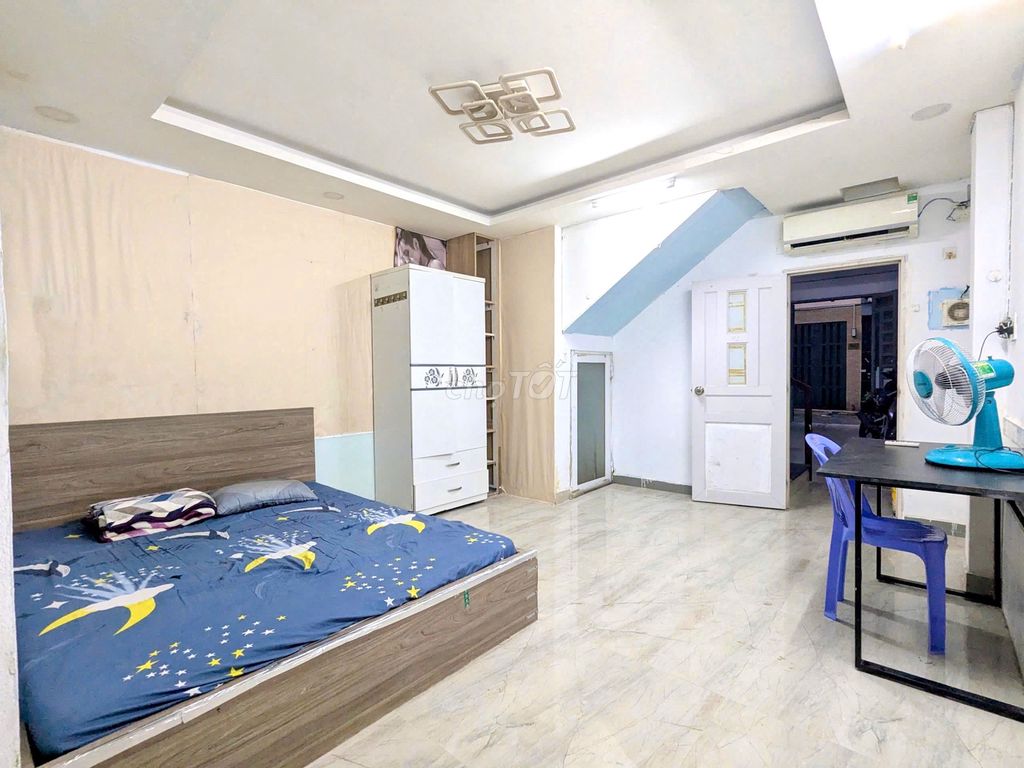 It's the owner of the room with the interior of Gò Vấp County.