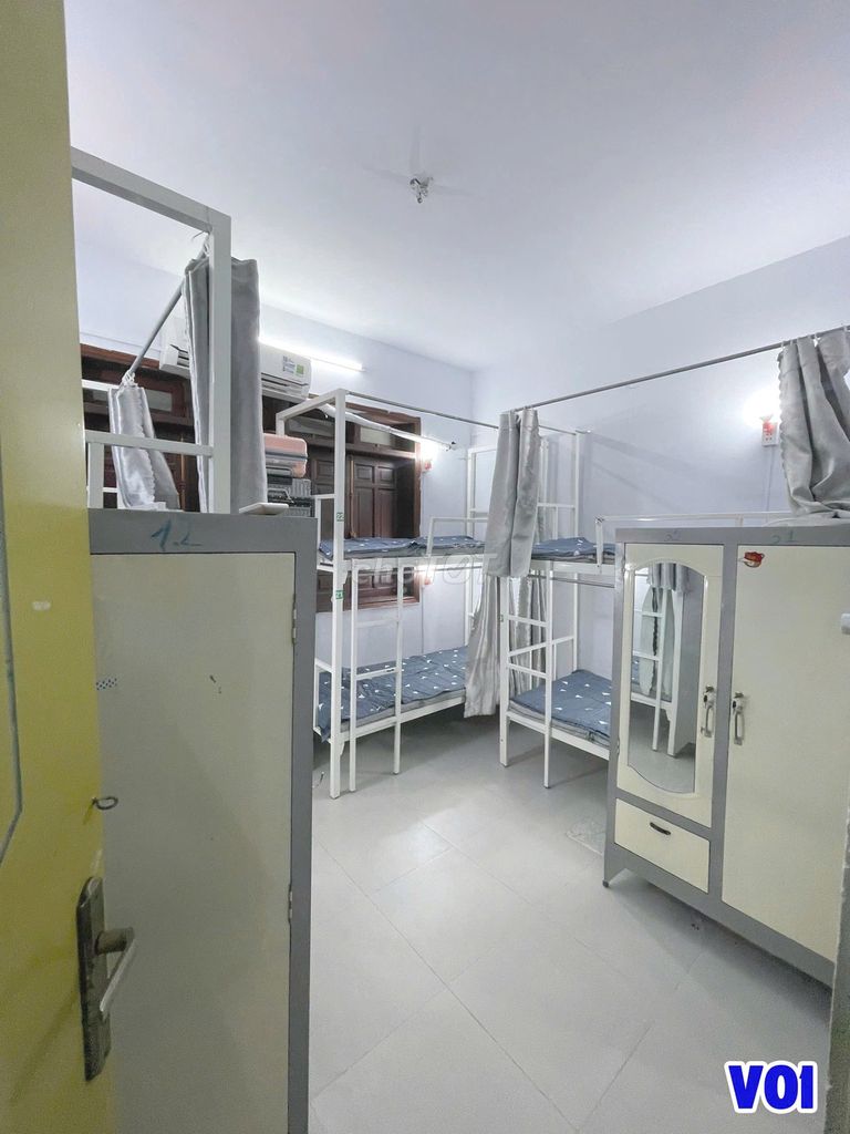 Free 1 month to South Women's dorm room 6 people immediately & vlu