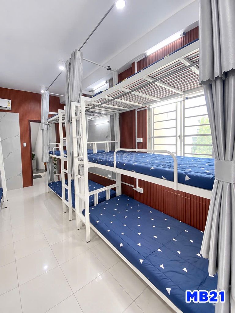 Free 1 month to South Women's dorm room 6 people immediately & vlu