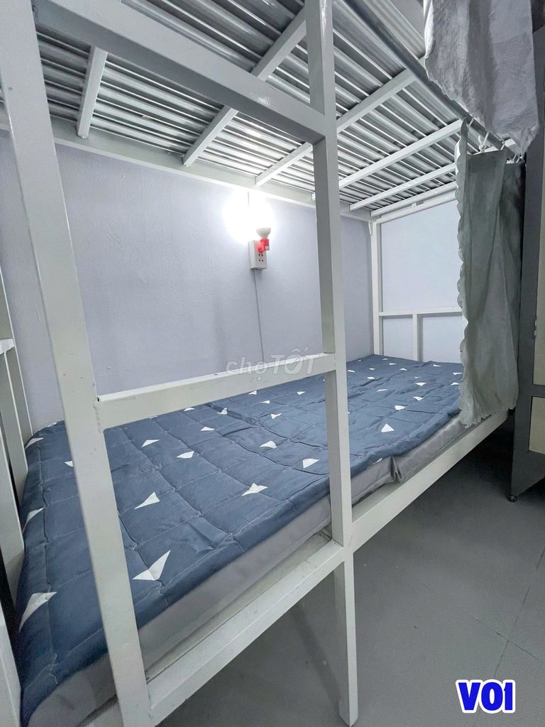 Free 1 month to South Women's dorm room 6 people immediately & vlu