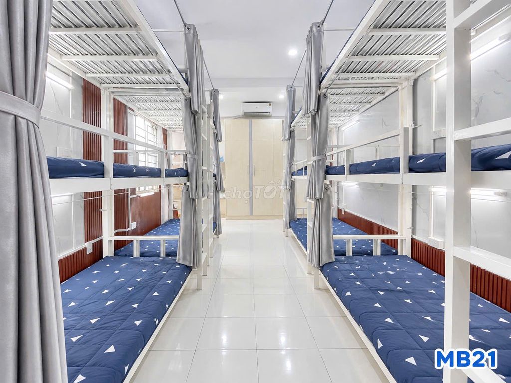 Free 1 month to South Women's dorm room 6 people immediately & vlu