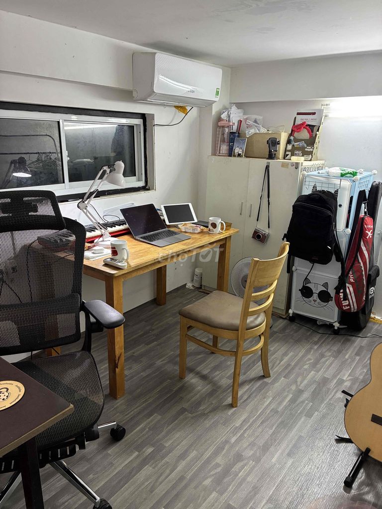 Rent two bedrooms. One living room in the first October.