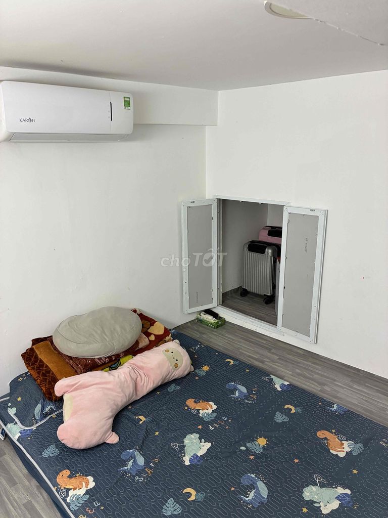 Rent two bedrooms. One living room in the first October.