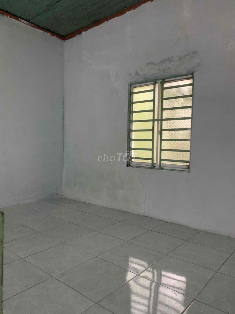 The old three-year-old living room near the bear market.