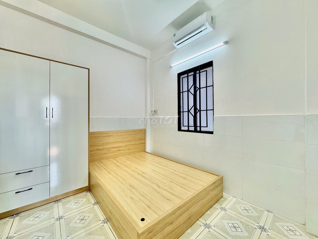 One bedroom right here on the whites market, the Gofd Tân Sơn field, near the T3 station.