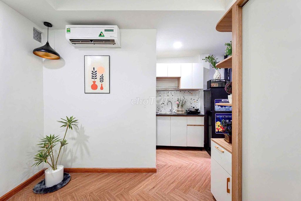 Rents a cheap, balcony-free, full interior- Âu Cơ, Tân Bình.