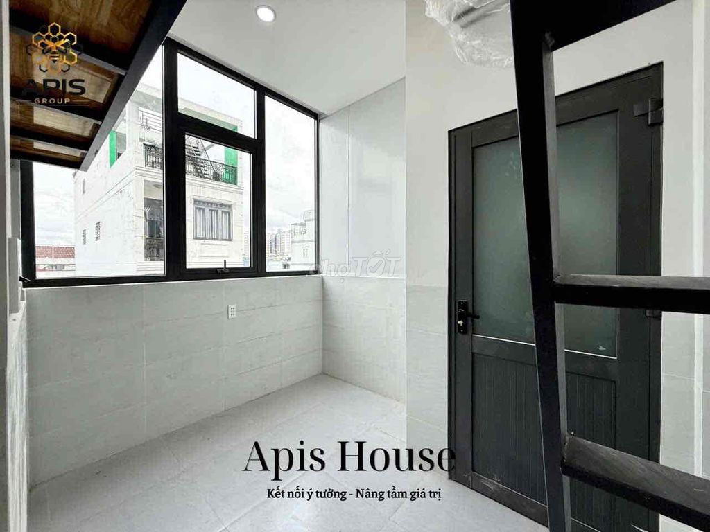 New 100 percent sky window big, full interior two minutes away