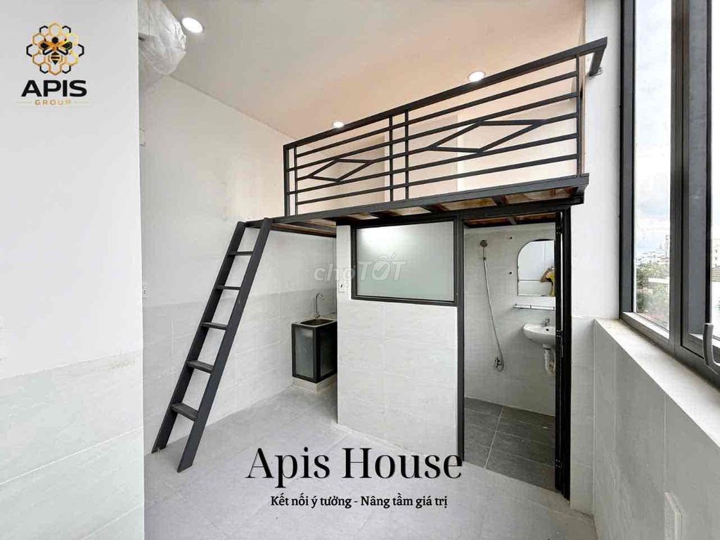 New 100 percent sky window big, full interior two minutes away
