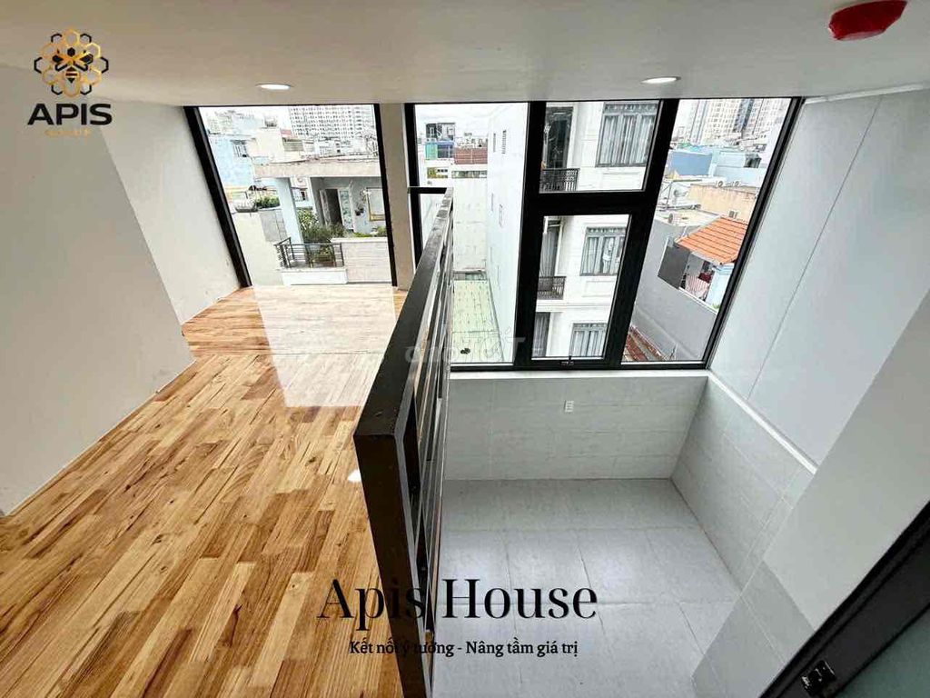 New 100 percent sky window big, full interior two minutes away