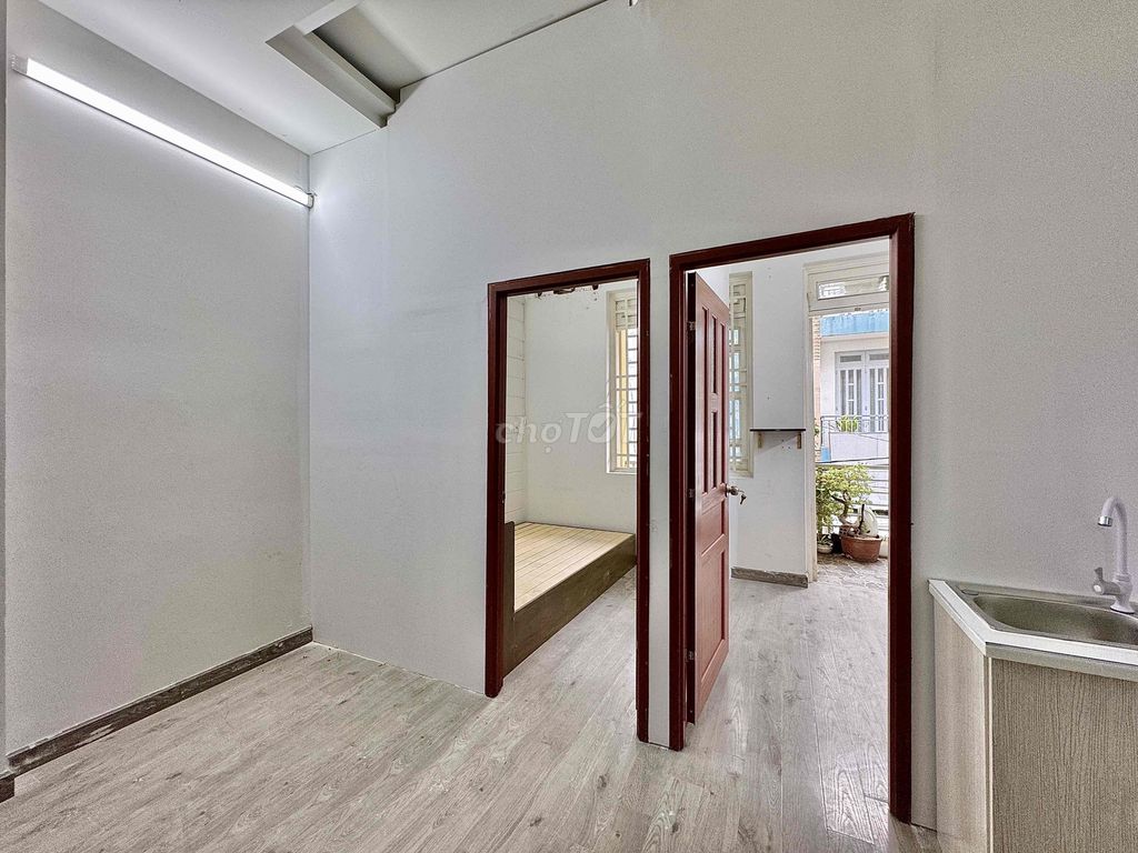 Rent two balcony bedrooms full of life-long furniture.
