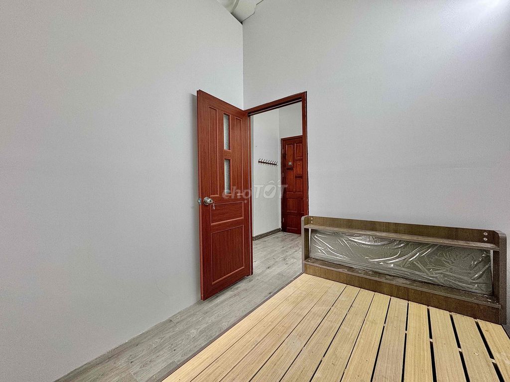 Rent two balcony bedrooms full of life-long furniture.