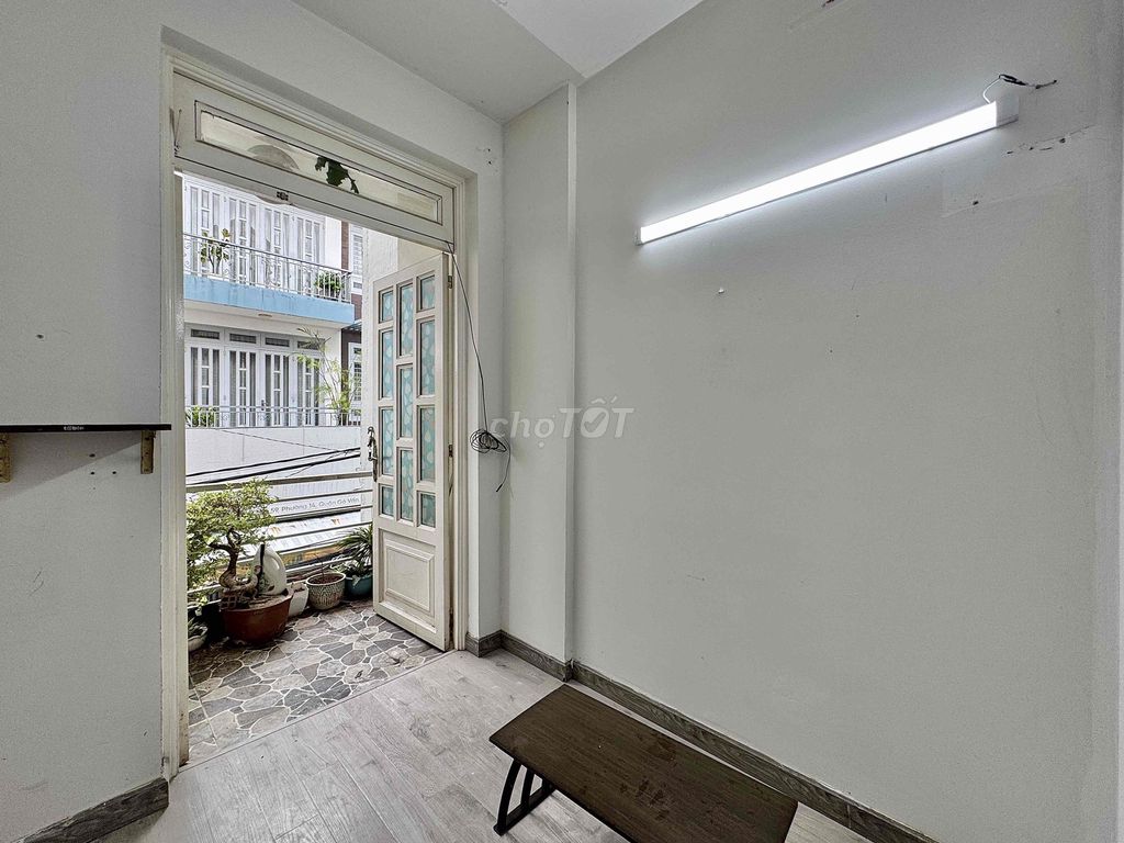 Rent two balcony bedrooms full of life-long furniture.