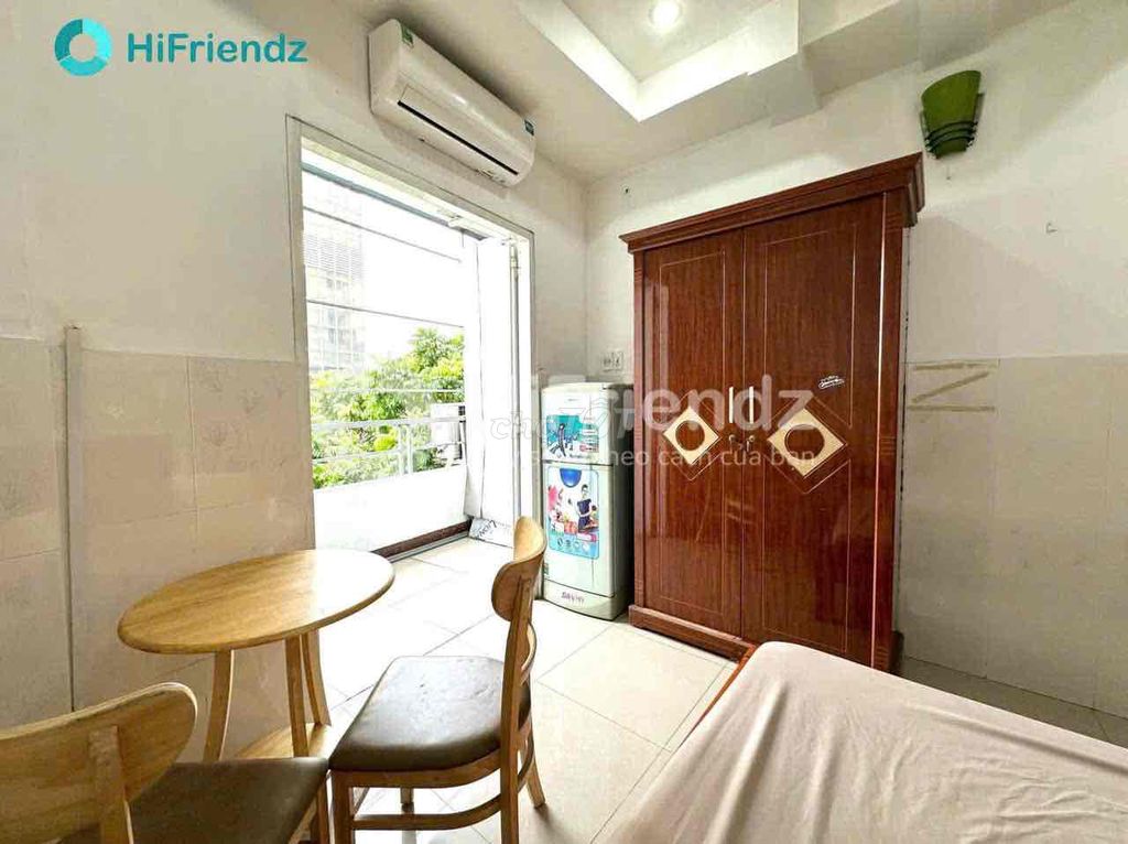 Rent a balcony studio full of cheap furniture near a dedicated university