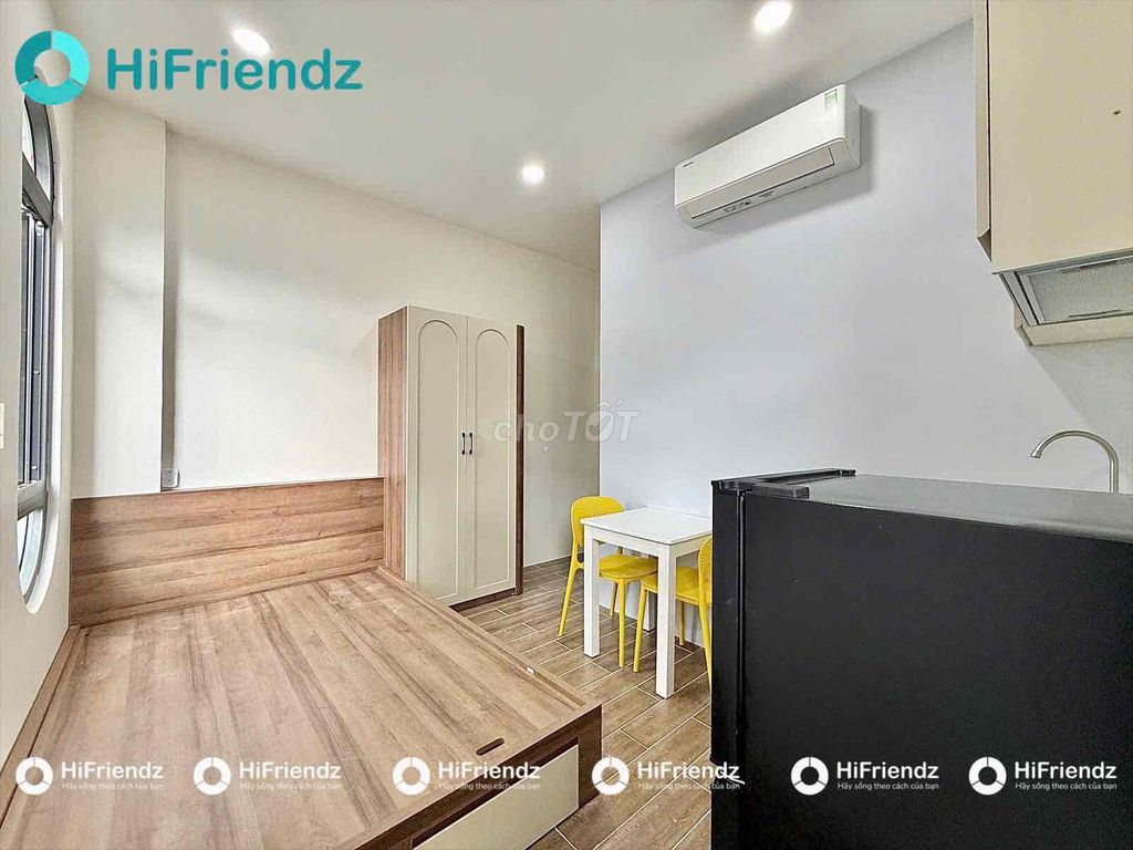 Rent a window studio full of private military equipment