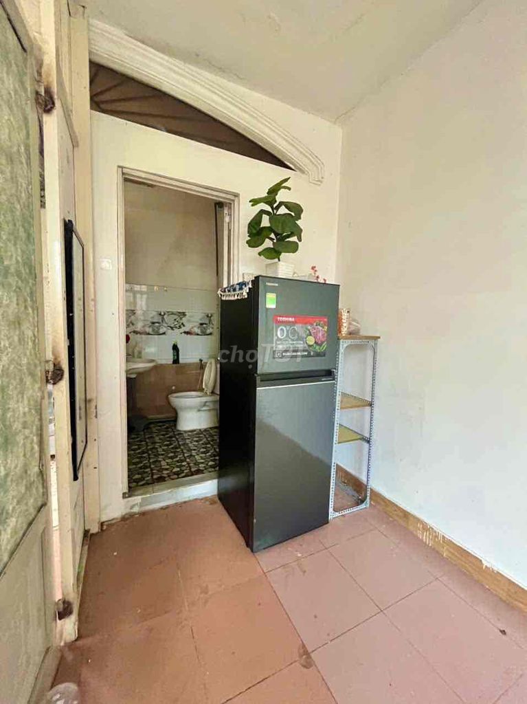 It's the owner who rents room 35 M2 full interior - board, District 3.