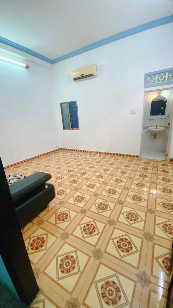 Rent room opposite bv175 - clean security