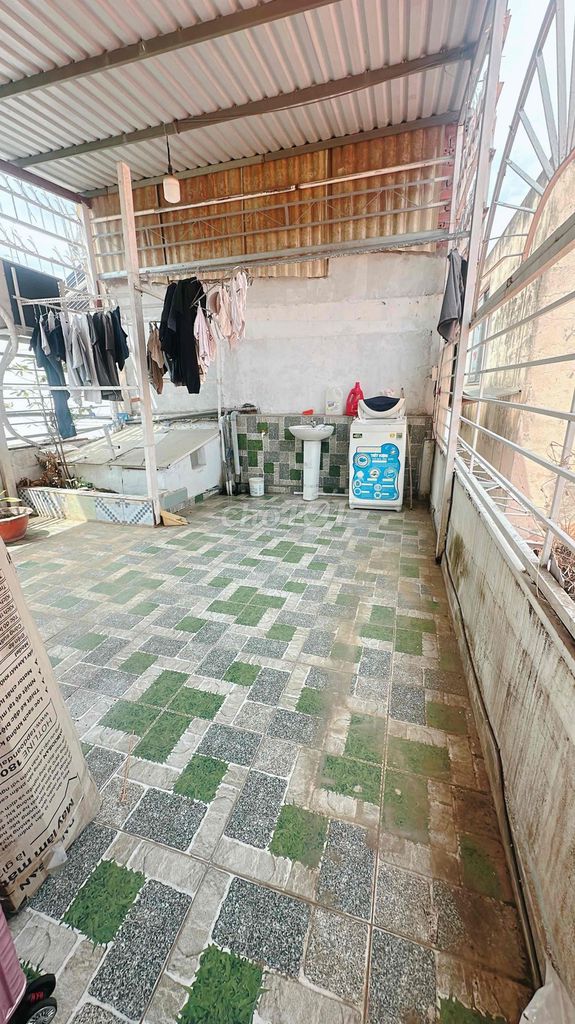 Rent room opposite bv175 - clean security
