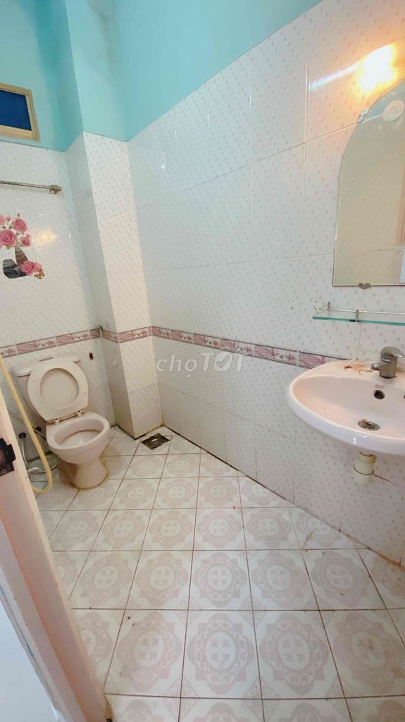 Rent room opposite bv175 - clean security