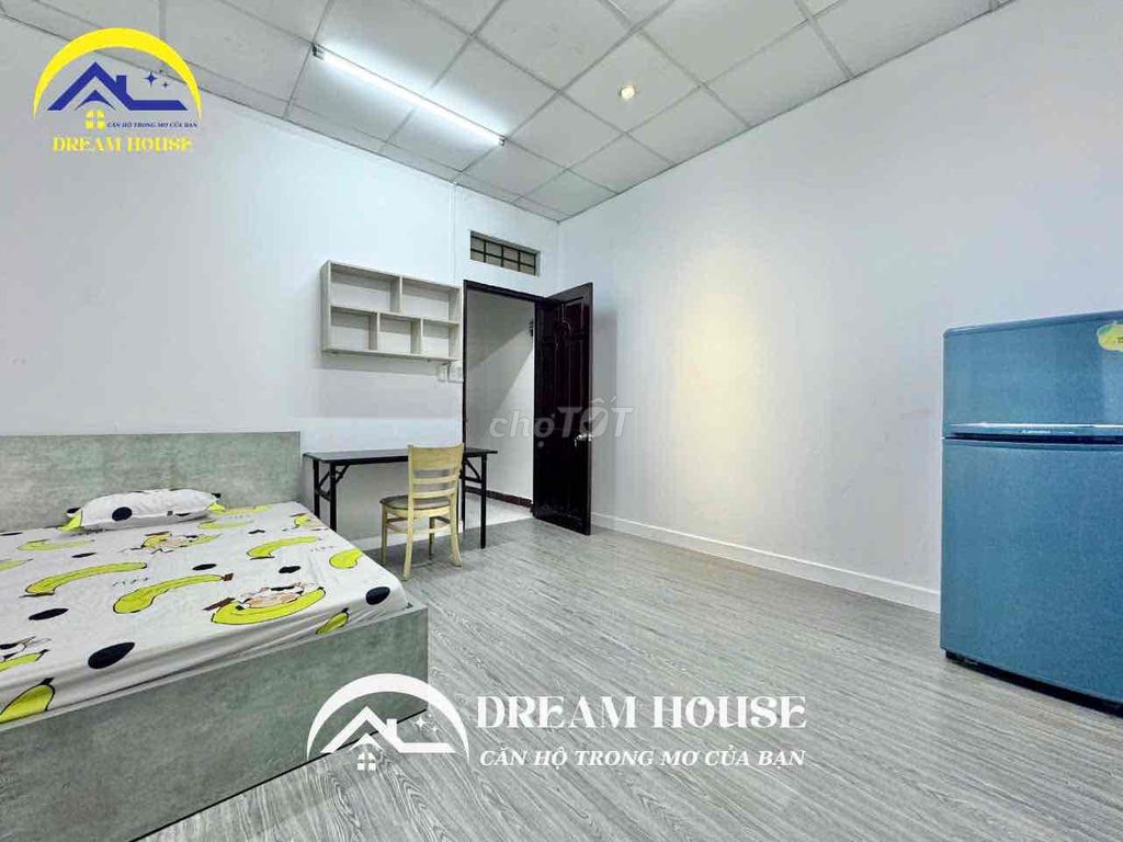 Studio splits the entire kitchen cheap furniture, now free car time