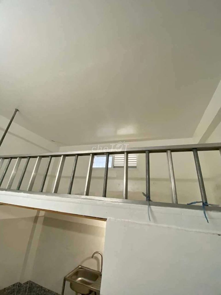 Three million-dollar service apartments have air conditioning in high-tech areas.