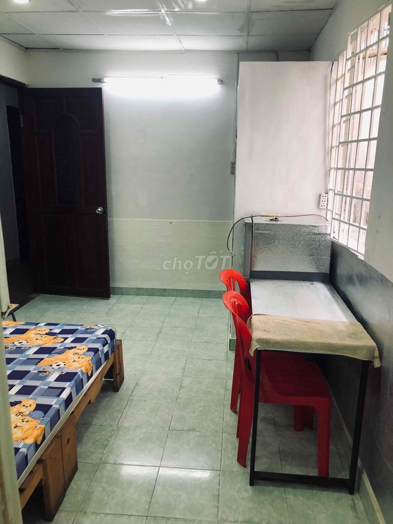The furniture room is full. The fridge, the air conditioner, the washing machine, the private toillet