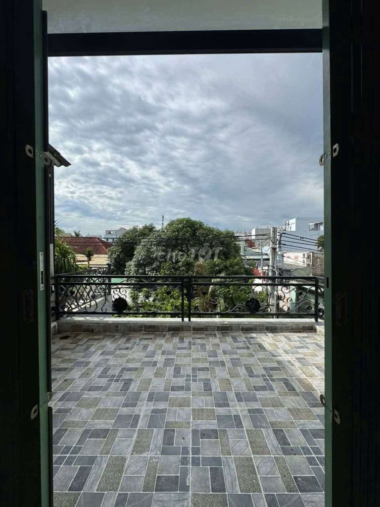 A clear balcony. Happy are you, too.