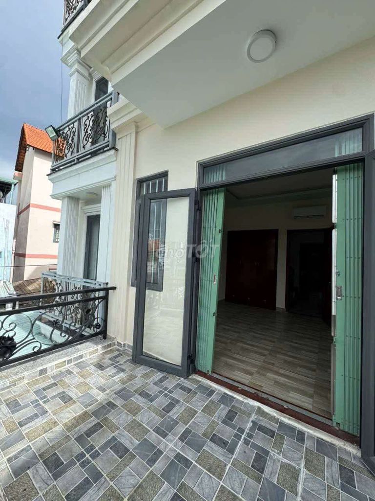 A clear balcony. Happy are you, too.