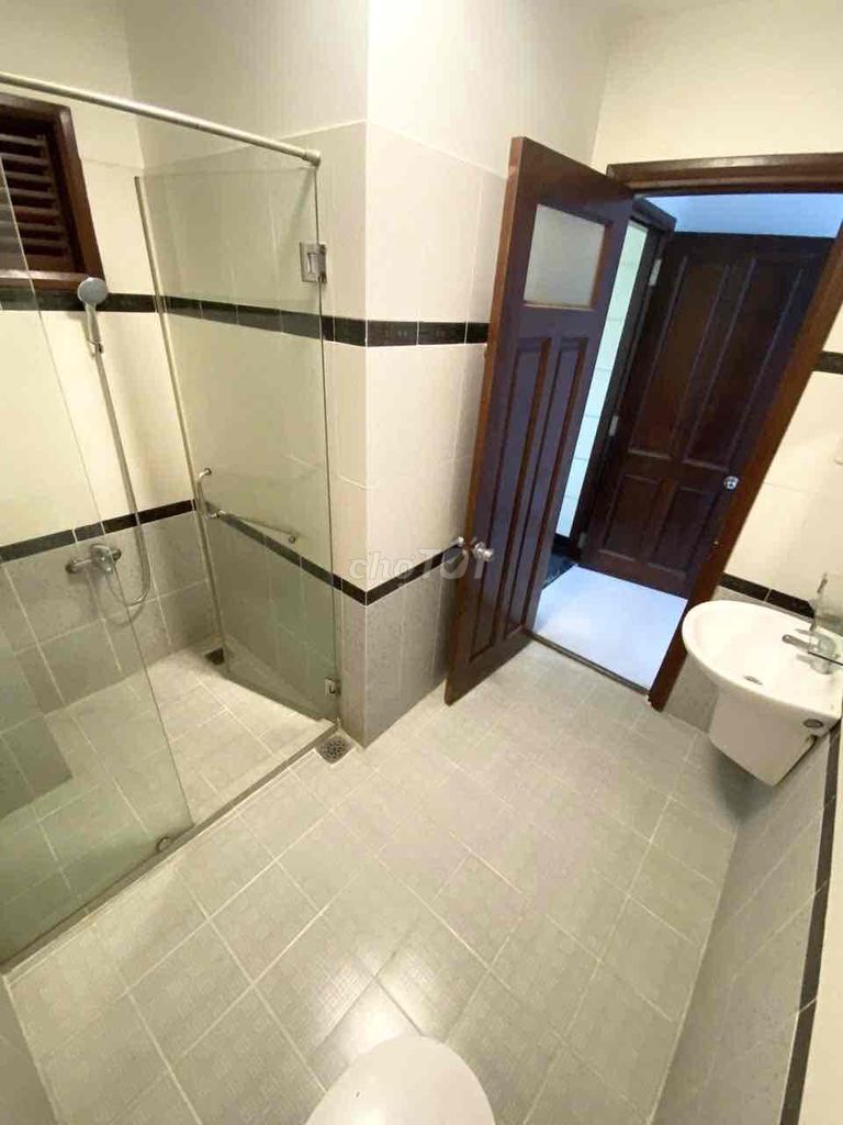 The inside room is at Cô Giang, District 1 is available.