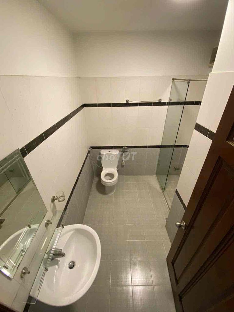 The inside room is at Cô Giang, District 1 is available.