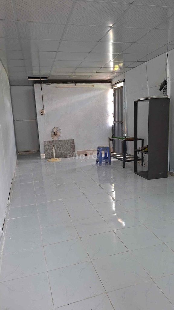 Rent room or storage room - old county 2 pm.
