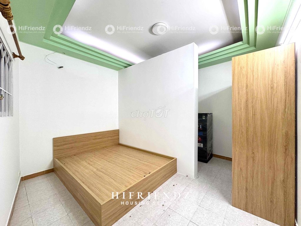 Clear the window studio and a kitchen room in District 5.