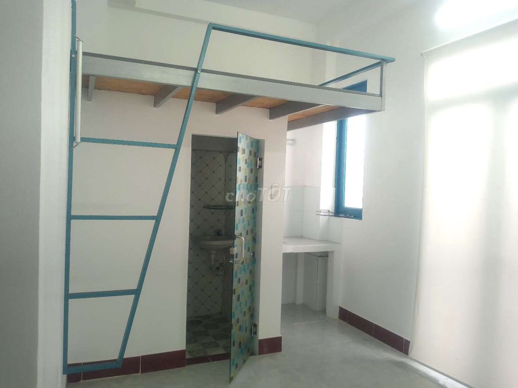 New room. Carways for students and women's offices.