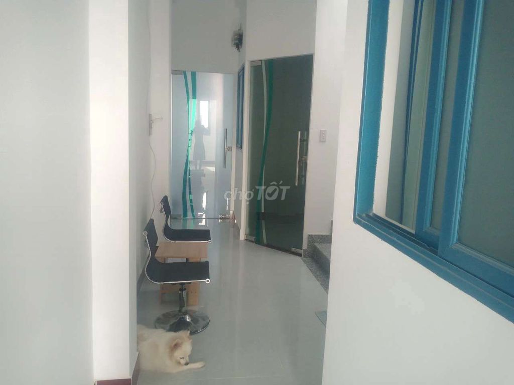 New room. Carways for students and women's offices.