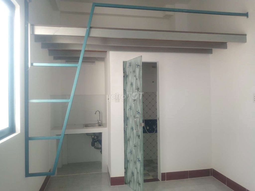 New room. Carways for students and women's offices.