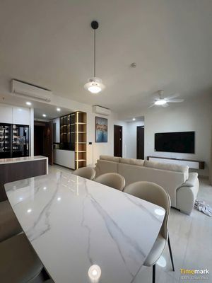 The infiniti rents two bedrooms. The 99m2 toilets are full of furniture only 28 million.