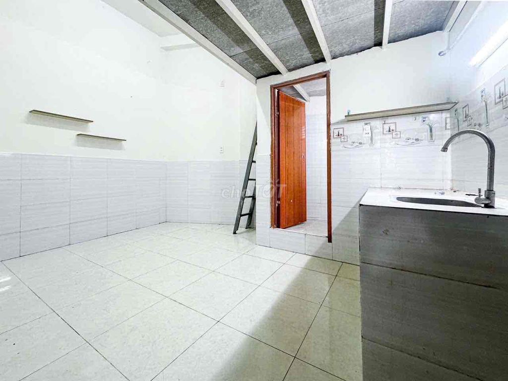 The motel has a large security and clean room near the cnb.