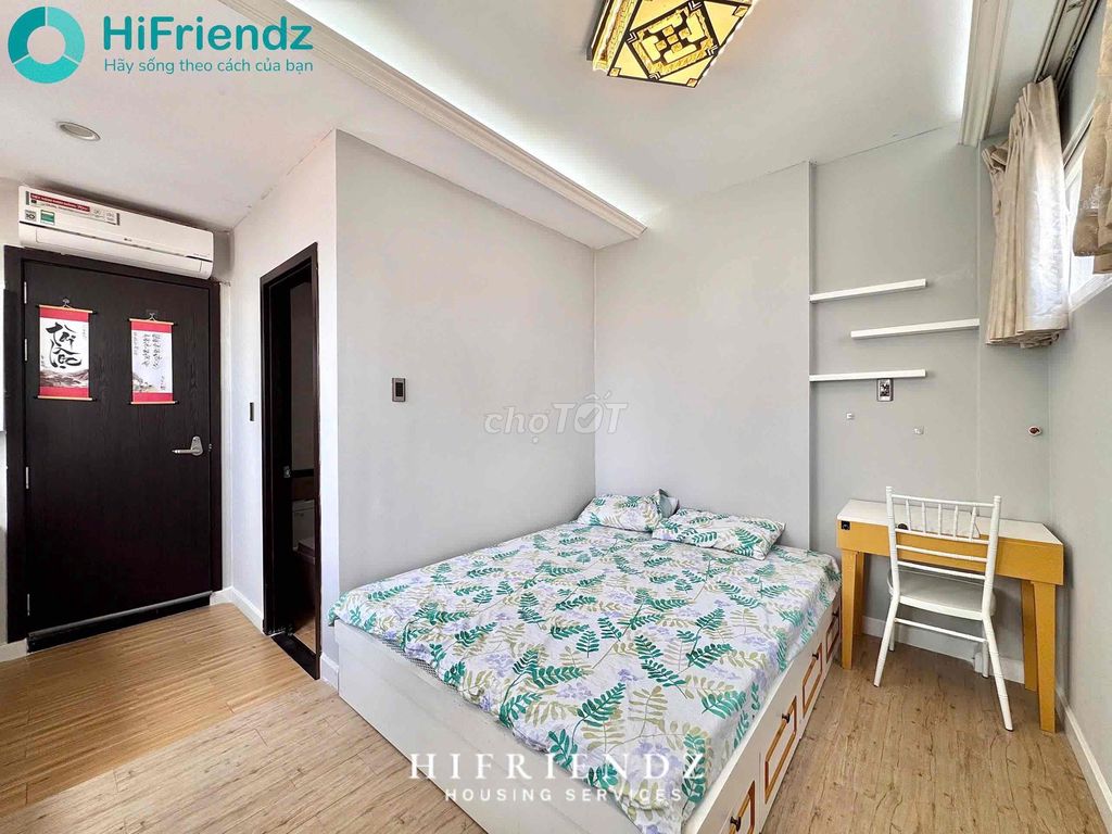 available Super studio empty full window interior - excellent shop