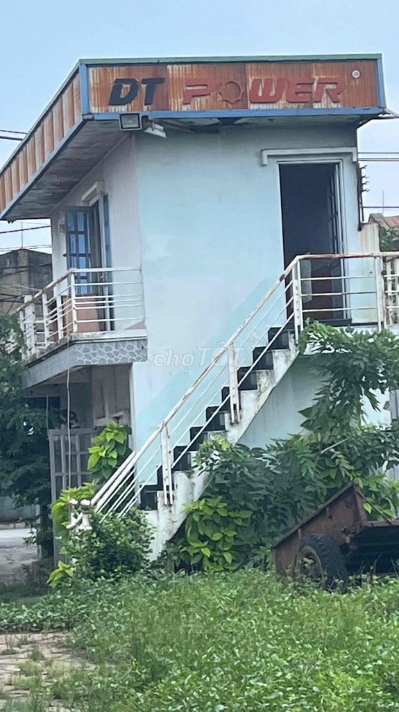 Rent a room upstairs on the front floor. Three meters.